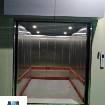 Thang Máy Tải Hàng Cửa Cuốn
