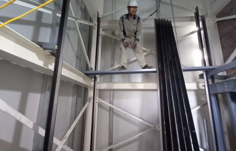 Các Yếu Tố Ảnh Hưởng Đến Chất Lượng Của Thang Máy Tải Hàng