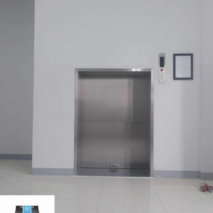 Thang Tải Thực Phẩm Cửa Tự Động Mở Lên